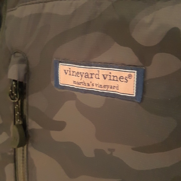 ⛔SOLD⛔ Vineyard Vines Camo Print Puffer Jacket - Picture 4 of 7